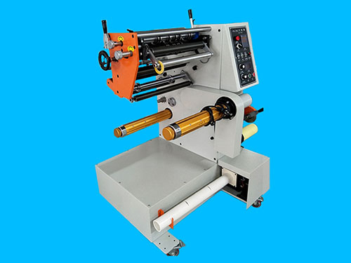 Should the roll slitter shaft be lubricated?